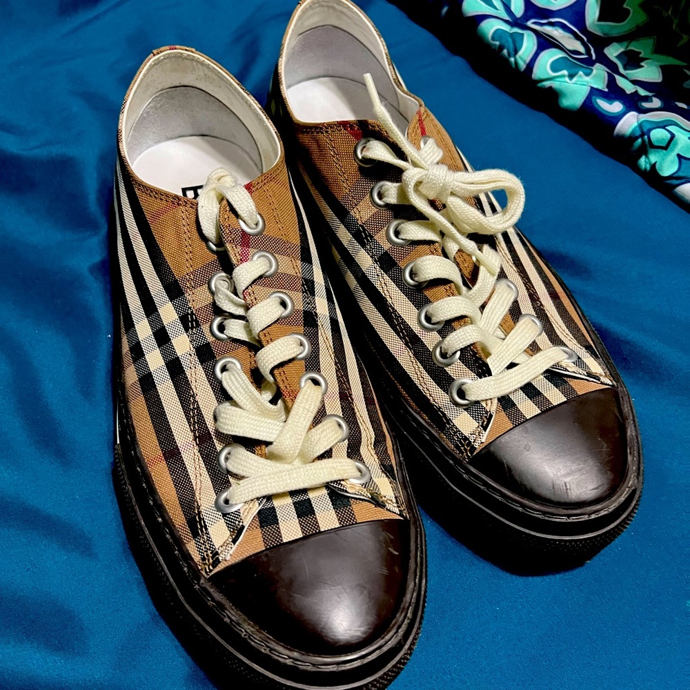 Men’s Burberry shoes 10.5